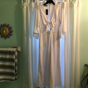 Bebe jumpsuit fully lined NWT. Has an open back with slit. The low price $79